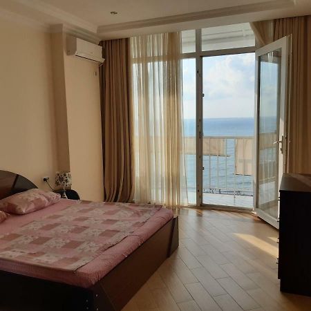 Beautiful House By The Sea Apartment บาทูมิ ภายนอก รูปภาพ