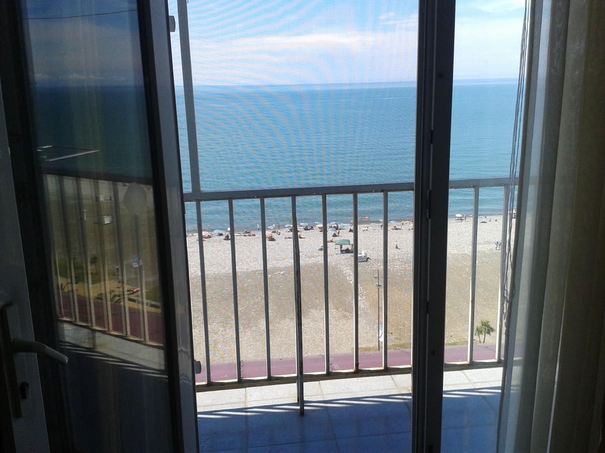 Beautiful House By The Sea Apartment บาทูมิ ภายนอก รูปภาพ