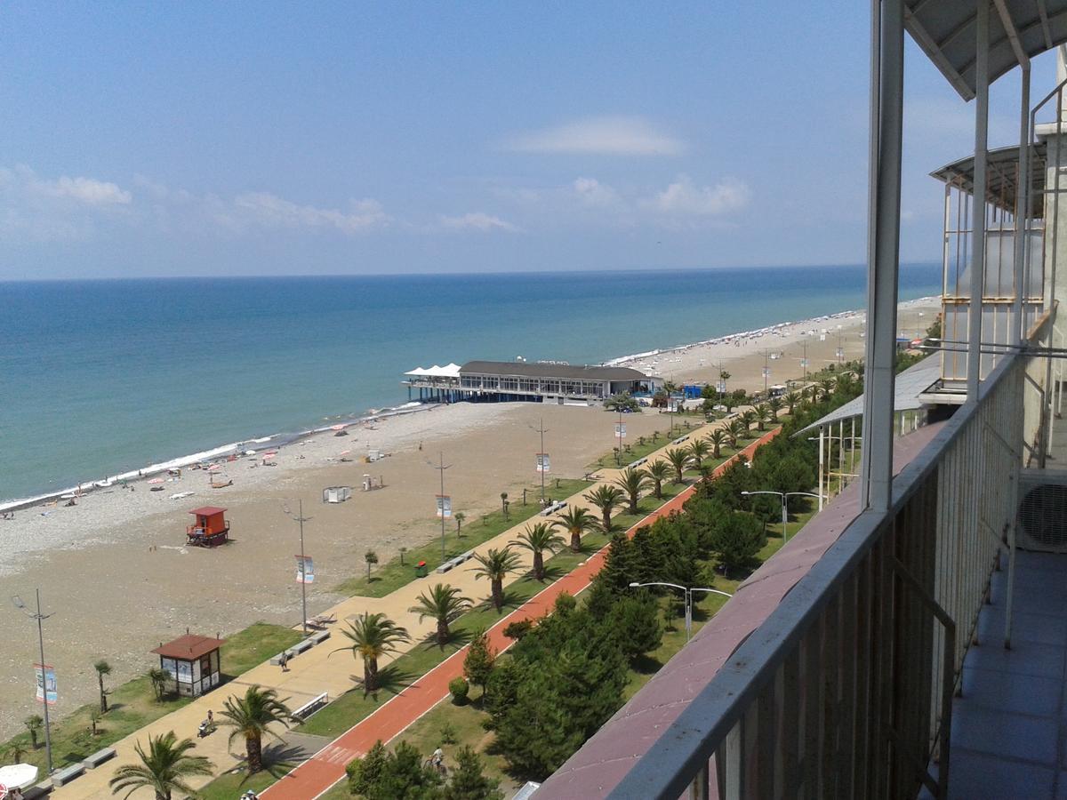 Beautiful House By The Sea Apartment บาทูมิ ภายนอก รูปภาพ