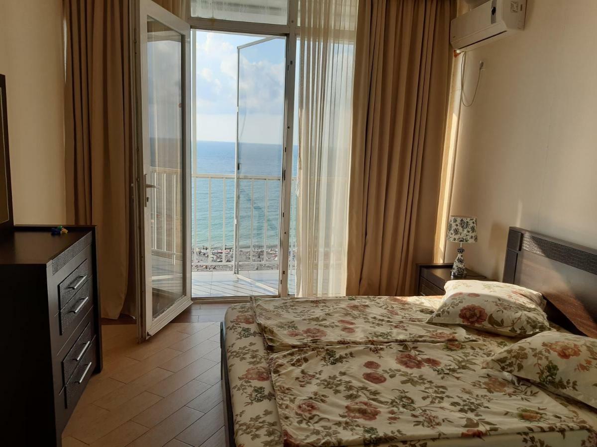 Beautiful House By The Sea Apartment บาทูมิ ภายนอก รูปภาพ