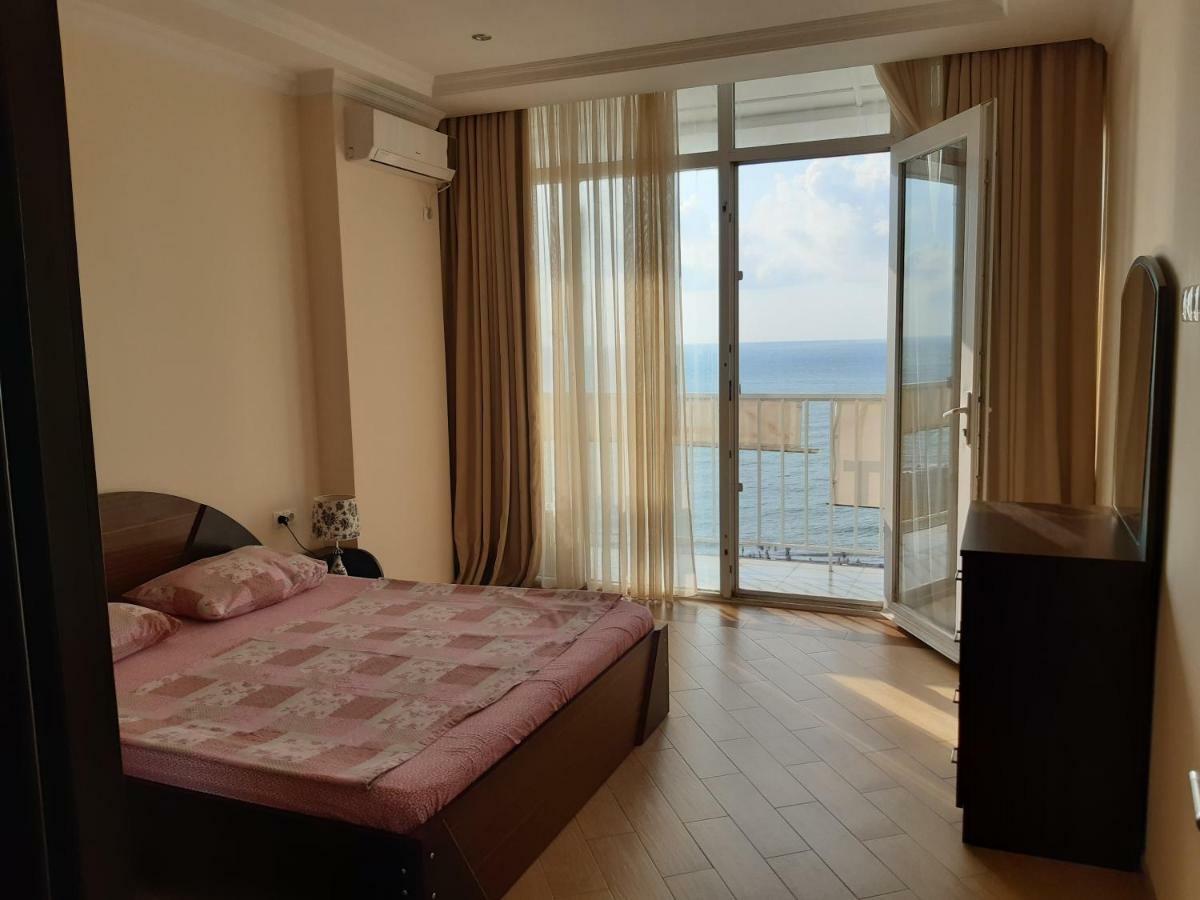 Beautiful House By The Sea Apartment บาทูมิ ภายนอก รูปภาพ